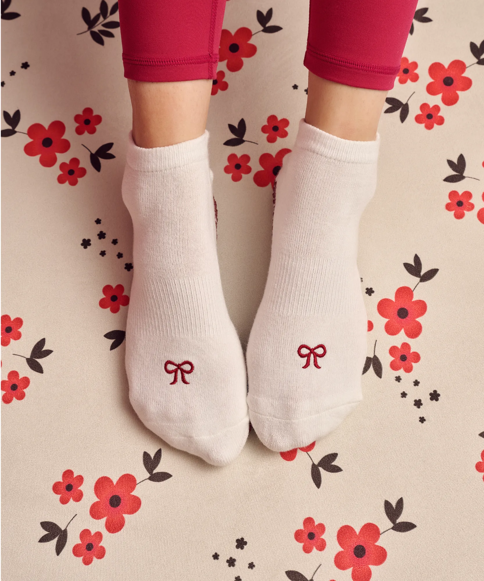 Classic Low Rise Grip Socks - Whimsy Bow White