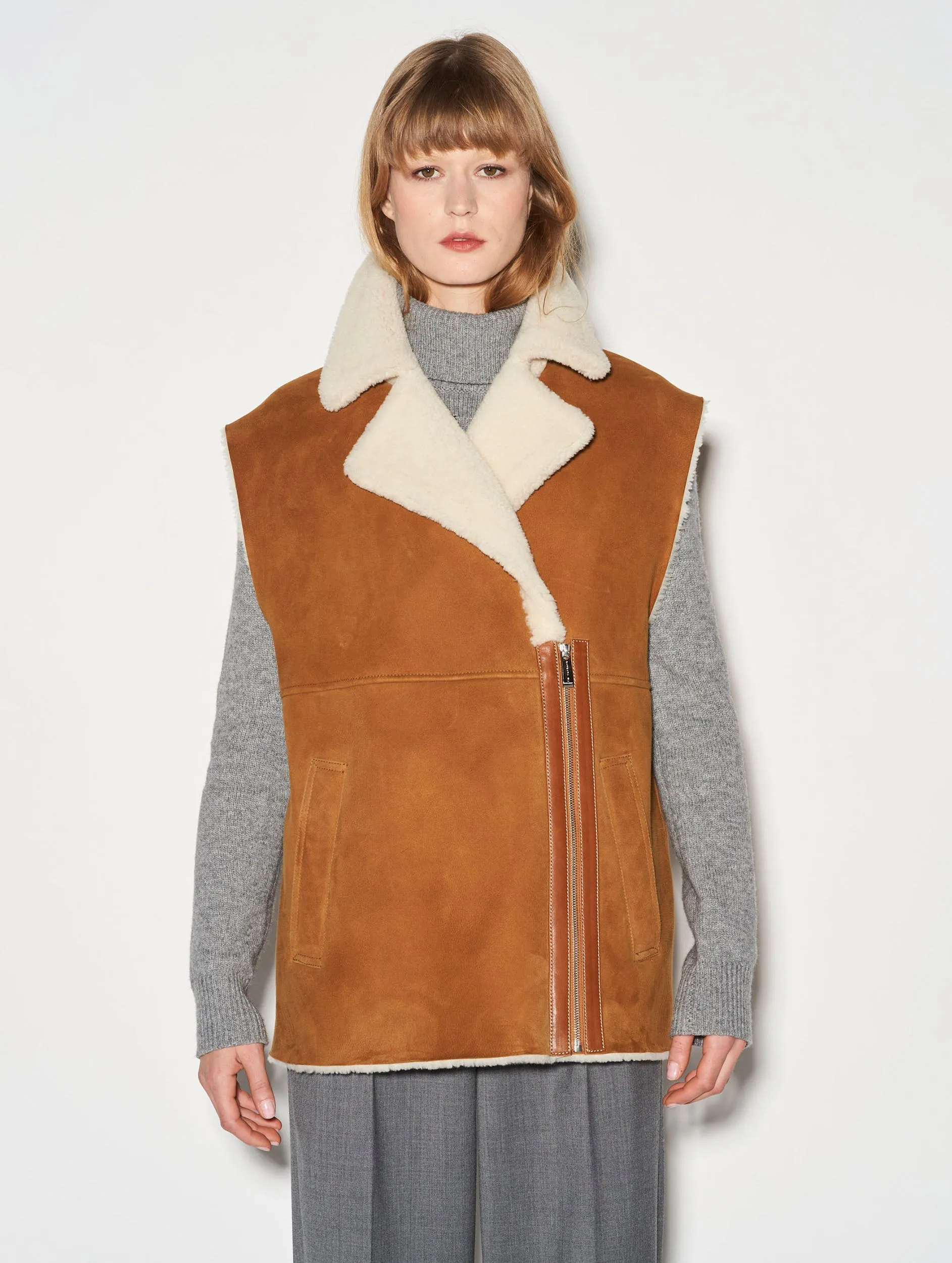 Sleeveless camel shearling jacket